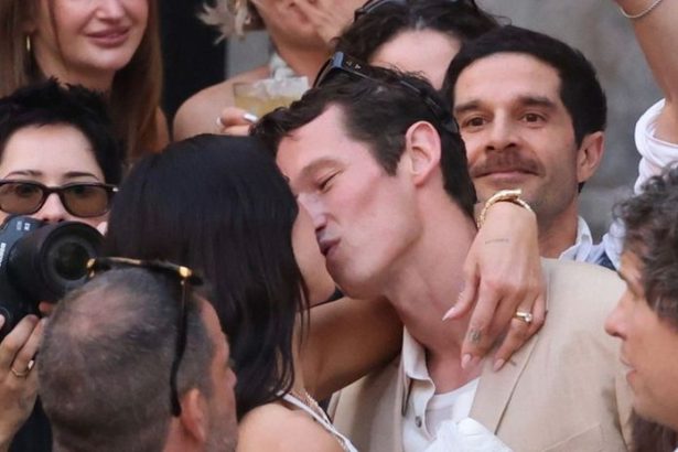 svadobny osial na sicilii dua lipa a turner roztancovali palermo zenich sa dotykal vsade prisli donatella versace aj charli xcx