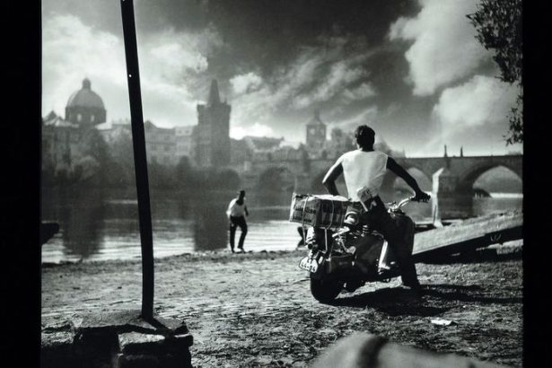 v Divine su vystavene fotografie Jana Saudka