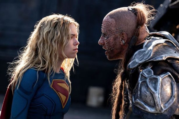 zabudnite na slusnu sesternicu supermana supergirl sa vydava na drsnu medzihviezdnu cestu za pomstou