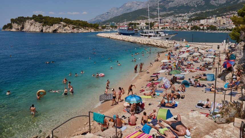 Chorvatsko celi problemu ktory turisti na dovolenke nezaznamenavaju Domacim sa sezona zacina vymykat z ruk