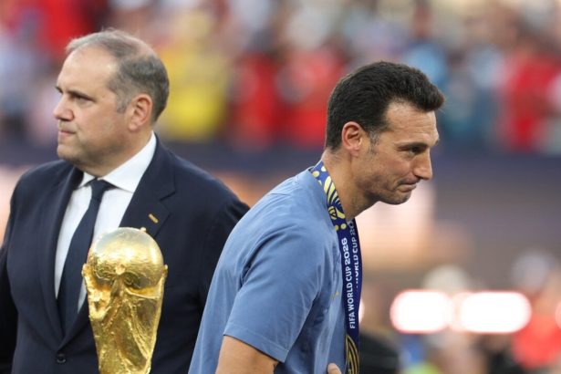 Dojimave slova argentinskeho trenera Pri hodnoteni sa neubranil slzam a zdrveny opustil tlacovku MS 2026 Futbal Sportweb