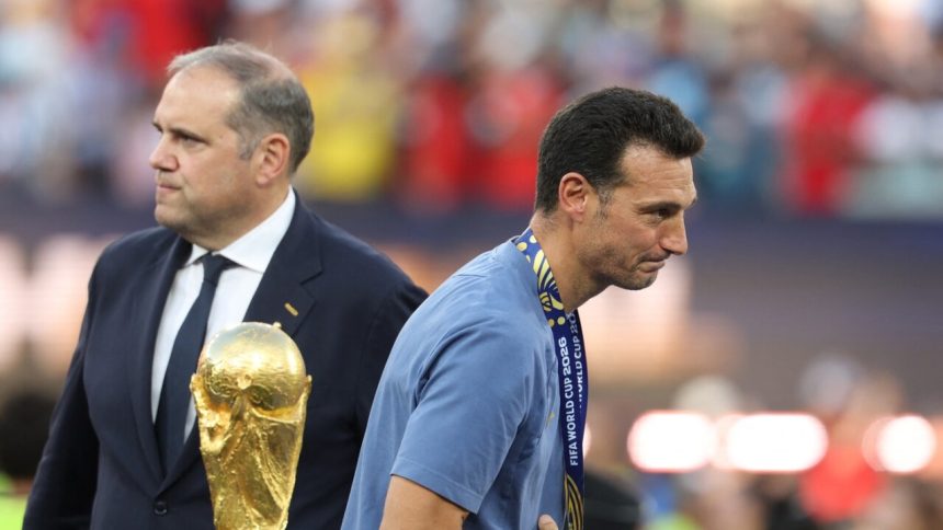 Dojimave slova argentinskeho trenera Pri hodnoteni sa neubranil slzam a zdrveny opustil tlacovku MS 2026 Futbal Sportweb