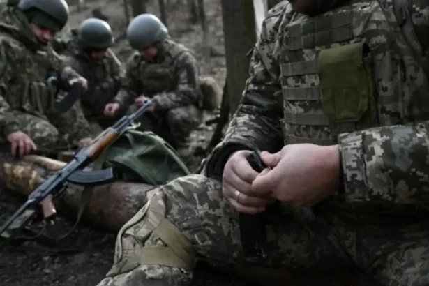 Kazdy sa boji zomriet ukrajinsky veteran prezil front a doma ho pri hladani brancov zbili pacidlom