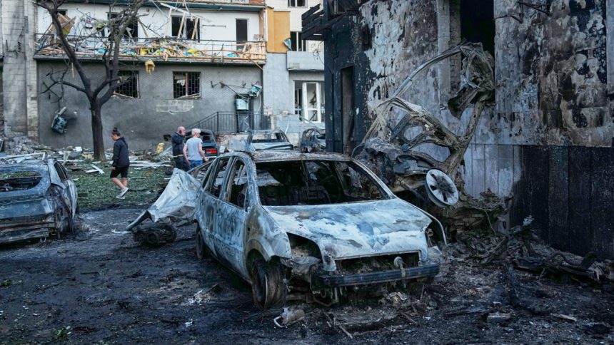 Najvacsia balisticka smrst od zaciatku vojny Rusko zasypalo Kyjev rekordnym mnozstvom raketovych utokov Ukrajina napadla citlive ropne sklady Svet Spravy