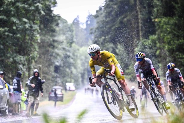 Neskutocny Pogacar premenil aj 14 etapu na one man show Jeho naskok je obrovsky Cyklistika Sportweb