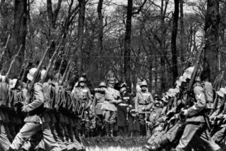 Piat momentov ktore mohli zvratit dejiny historik Kriz odhaluje ako malo stacilo na porazku Hitlera rozhovor