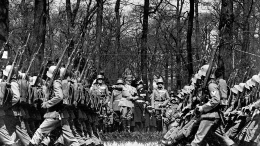 Piat momentov ktore mohli zvratit dejiny historik Kriz odhaluje ako malo stacilo na porazku Hitlera rozhovor