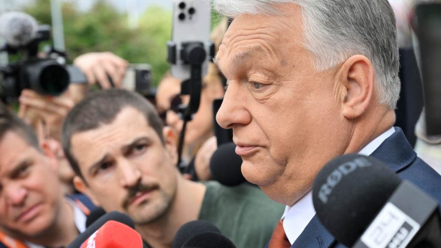 Razia v datovom centre Fideszu Vysetrovatelia zabezpecuju databazy byvalej vladnej strany Svet Spravy
