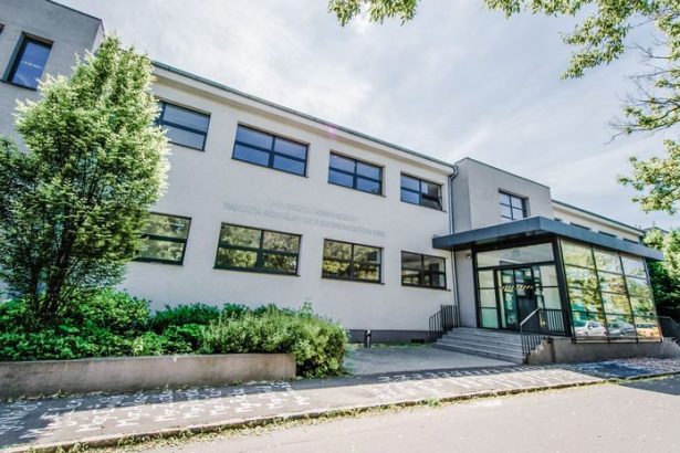 Skandal so stipendiami na Univerzite Komenskeho Vedenie podalo trestne oznamenie a nariadilo audit