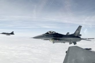 Vazna strata pre ukrajinske letectvo Pri odrazani utokov sa zrutila stihacka F 16 pilot vyviazol bez zranenia Svet Spravy