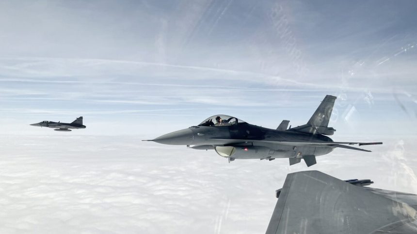 Vazna strata pre ukrajinske letectvo Pri odrazani utokov sa zrutila stihacka F 16 pilot vyviazol bez zranenia Svet Spravy