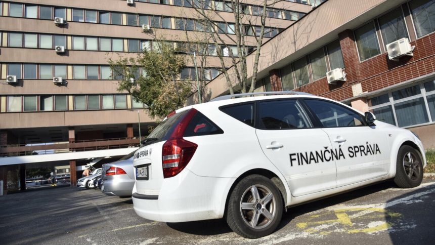 Viac ako 22 tisic firemnych aut pod drobnohladom Danove urady preveruju aj luxusne sportove aut Ekonomika Spravy