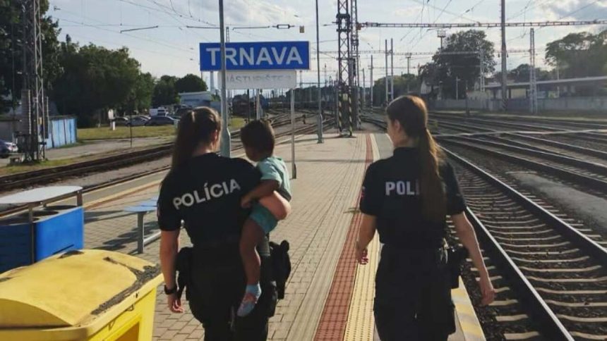 dvojorocny chlapec sa odviezol vlakom bez mamy ta po pade nestihla nastupit regiony spravy