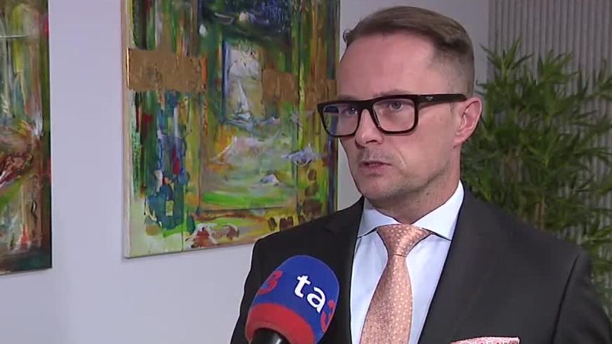 neuspesne referendum nemusi byt pre demokratov prehrou tvrdi politicalog radek vypadnut mohla otazka ktora by vyznamne zvysila zaujem