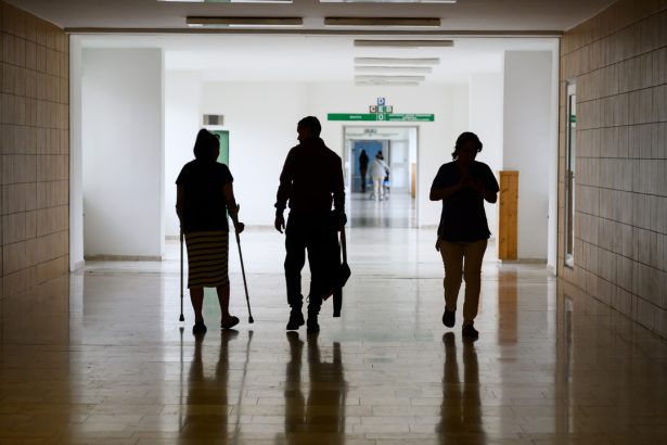 poplatkova divocina v zdravotnictve pokracuje pacienti platia za terminy desiatky eur sasko slubuje zmeny