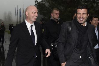 Legendarny Luis Figo je nahnevany Infantino je klamar a podvodnik Pre sefa futbalu ma iba tri slova Ostatne Futbal Sportweb