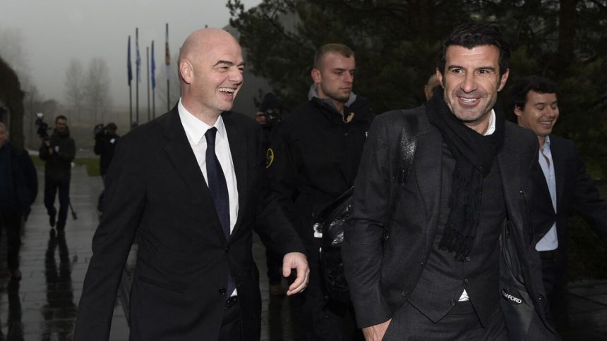 Legendarny Luis Figo je nahnevany Infantino je klamar a podvodnik Pre sefa futbalu ma iba tri slova Ostatne Futbal Sportweb