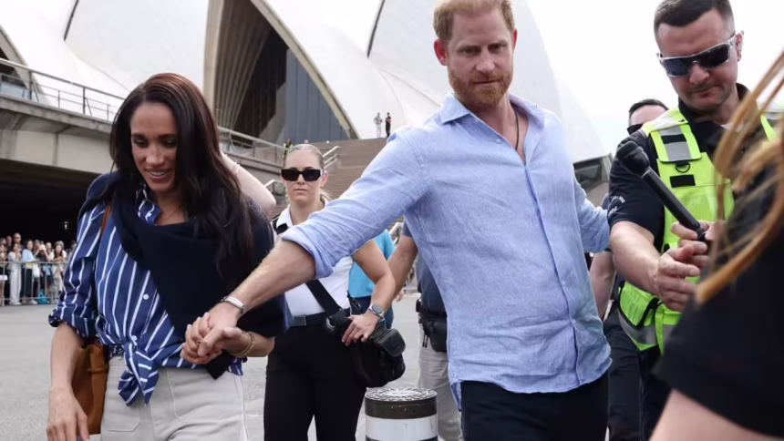 Megxit naruby Harry a Meghan sa po rokoch vracaju do Britanie cakaju ich neprijemne otazky a stare spory