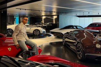 Moje hraky Ferrari Bugatti aj Lamborghini Ronaldo sa pochvlil luxusnou garou plnou skvostov Ostatn Futbal portweb
