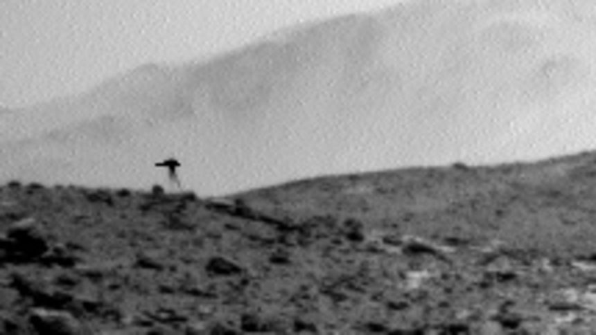 NASA na Marse zdokumentovala nieco co tam o par sekund skor nebolo Internet diskutuje o tajomnej meduze na tenkych nohach