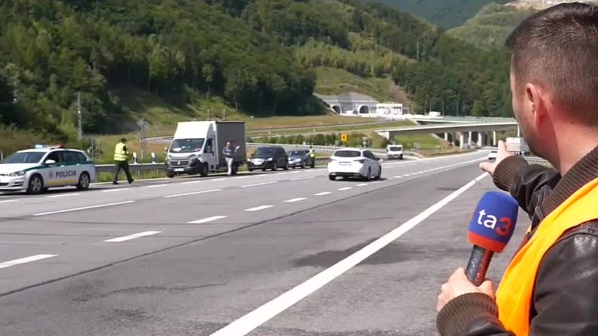 Navigacia ma sem poslala na uzavretom zjazde z Visnoveho natocila ta3 za 15 minut az 10 aut zakaz ignoruju
