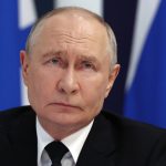 Putin vojnu nevidi ale pocuji o nej z kremla k nemu prudi falosna realita ktora posilnuje jeho neustupnost