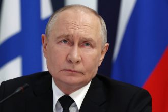 Putin vojnu nevidi ale pocuji o nej z kremla k nemu prudi falosna realita ktora posilnuje jeho neustupnost