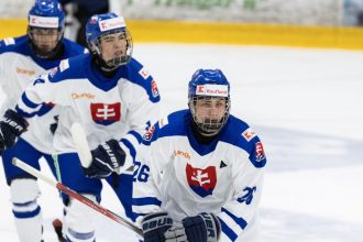 Slovaci drzi kroku s favoritom do polovice zapasu Kanada vsak dala styri goli a vznikol z toho debakel Reprezentacia Hokej Sportweb