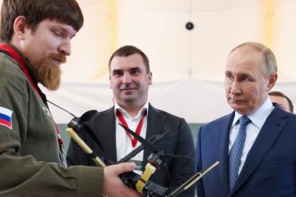 Ukrajinci sa pokusili odstranit mozog Putinovych upirov Zachrania mu zivot po atentate Svet Spravy
