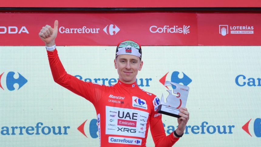 extremne tesna casovka na vuelte pogacar si obliekol cerveny dres rozhodli stotiny cyklistika sportweb
