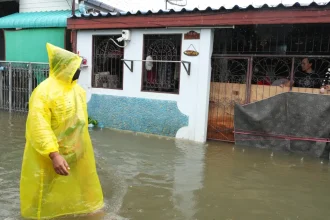 Bangkok zaplavila voda. V uliciach po pás, v celom meste vyhlásili mimoriadny stav