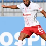 Bývalý hráč Premier League zomrel po zrážke s hviezdou ligy pri zarovnávaní plochy
