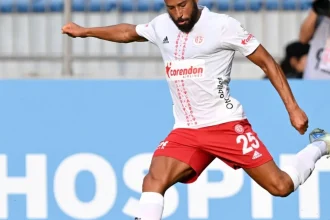 Bývalý hráč Premier League zomrel po zrážke s hviezdou ligy pri zarovnávaní plochy
