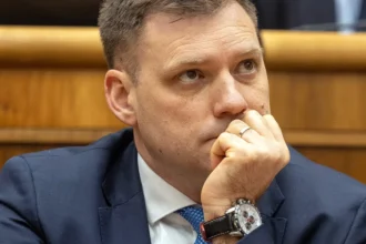 Ficova hra vabank. Danko s Tarabom kopírujú Sulíka s Matovičom