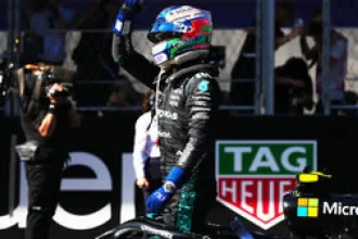 Pilot F1 čelí najlepším, v autoškole mu vyčítali mŕtve uhly. Nemá vodičák
