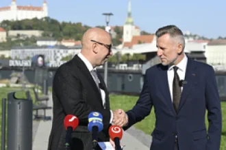 Spojenie v boji o Bratislavu. Lenč: Winklerovo odstúpenie môže mať dva protichodné efekty