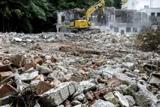 Bagre sa zahryzli do obľúbenej lokality Bratislavčanov, chodník je už minulosťou
