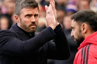 Carrick sa trasie. Traja kandidáti, jeden ho má nahradiť