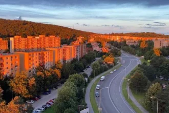 Celý rok pracujete, nič neminiete, a aj tak nemáte na byt. Koľko m² kúpite za ročný plat?