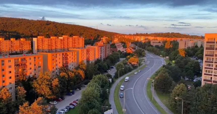 Celý rok pracujete, nič neminiete, a aj tak nemáte na byt. Koľko m² kúpite za ročný plat?