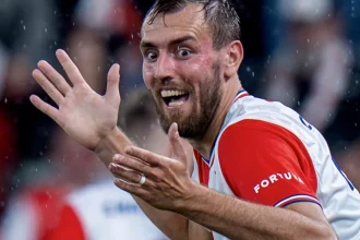 Chorý vybuchol: ukázal rozhodcovi prostredník a putoval pod sprchy