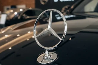 Čínsky trh zráža Mercedes na kolená, automobilka výrazne znižuje odhad zisku