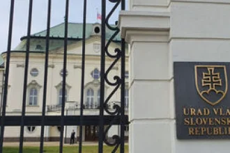 Dlh na obyvateľa presahuje 16-tisíc eur, sme v tom až po uši