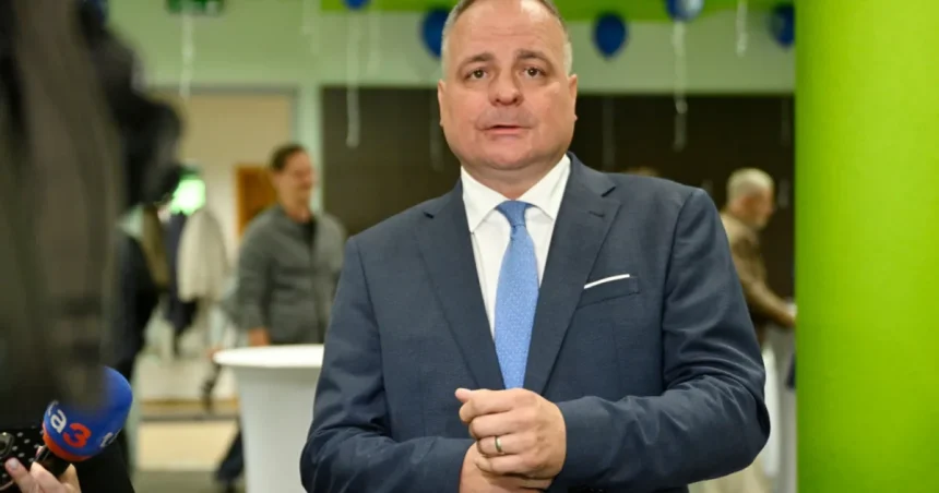 Droba: Nie som politik, ktorý chce byť obľúbený. Hovorí o plánoch v kraji aj o kritike