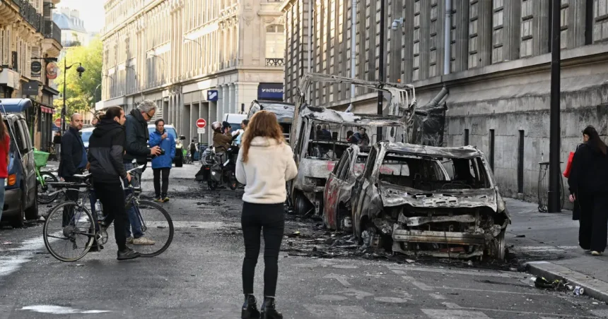 Francúzska polícia zadržala pri protestoch vyše 1800 ľudí, čo je rekord