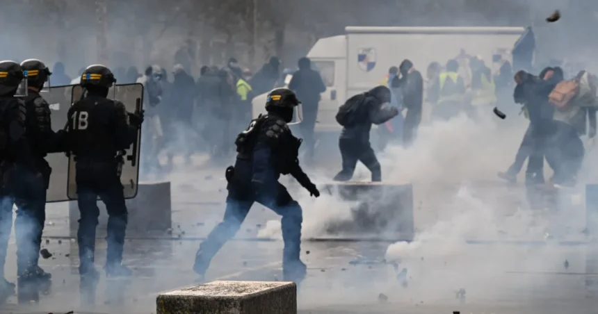 Francúzsko posilní bezpečnosť pred víkendom, do ulíc vyšle 70-tisíc policajtov