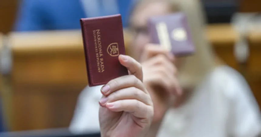Grécka cesta? Kolíková varuje pred „voľnou kartou“, Mažgút žiada flexibilitu