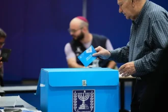 Izraelčania prvýkrát od útokov Hamasu a začiatku vojny v Gaze volia parlament
