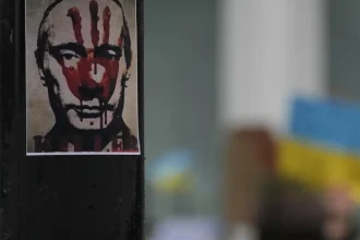 Jadrová hrozba visela vo vzduchu, Putin chcel ukončiť inváziu. Tajné rokovania zlyhali