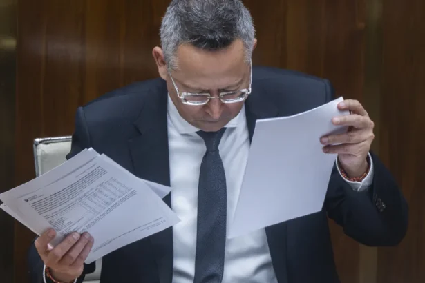 Kamenickému vystrelilo pero, opozícia kritizuje rating a rast dlhu